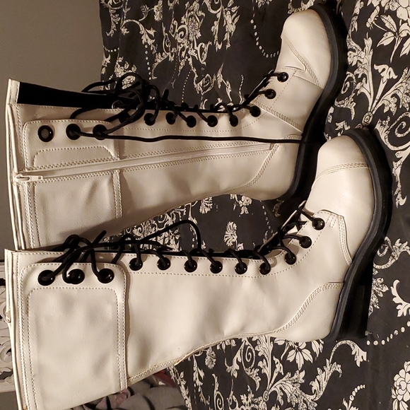 NIB Vintage White 12 Hole Combat Boots - Picture 3 of 6